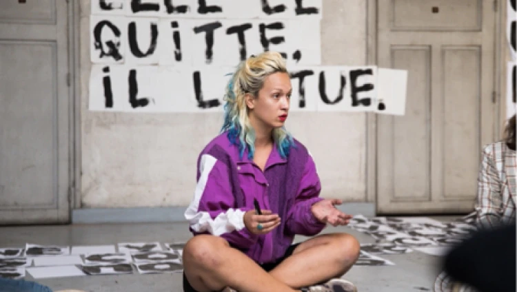 Image de Marguerite Stern lors d'une manifestations collages